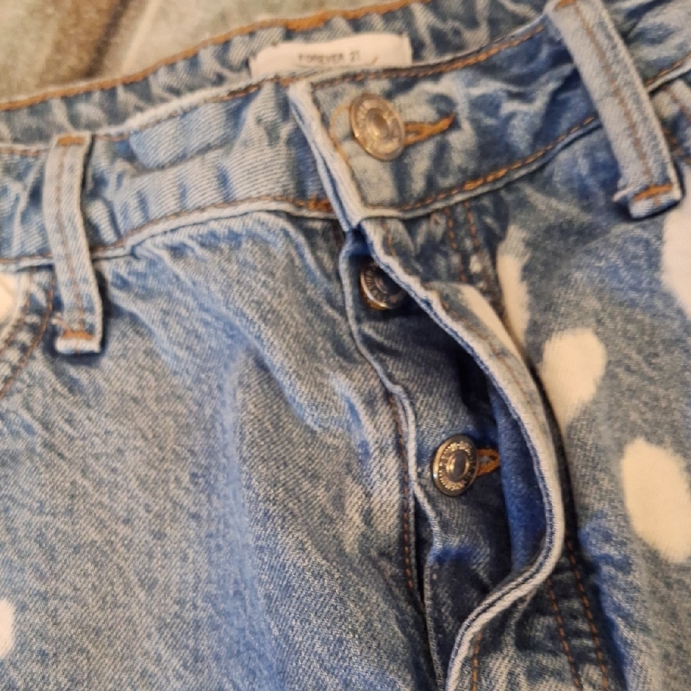 Forever 21 Blue/White Distressed Jean Shorts. Excellent Condition Size 31 - Picture 6 of 8